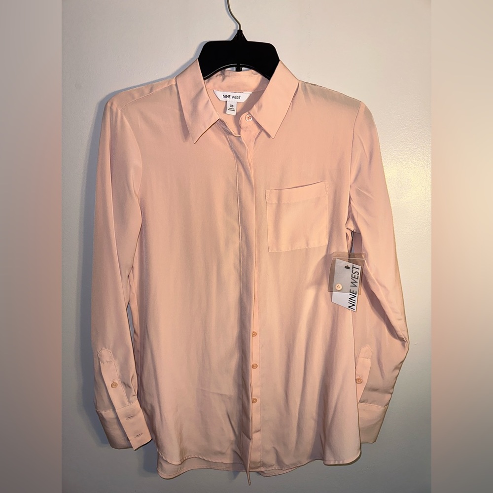 Women’s Extra Small Light Pink Nine West Long Sleeve Button Down Shirt
